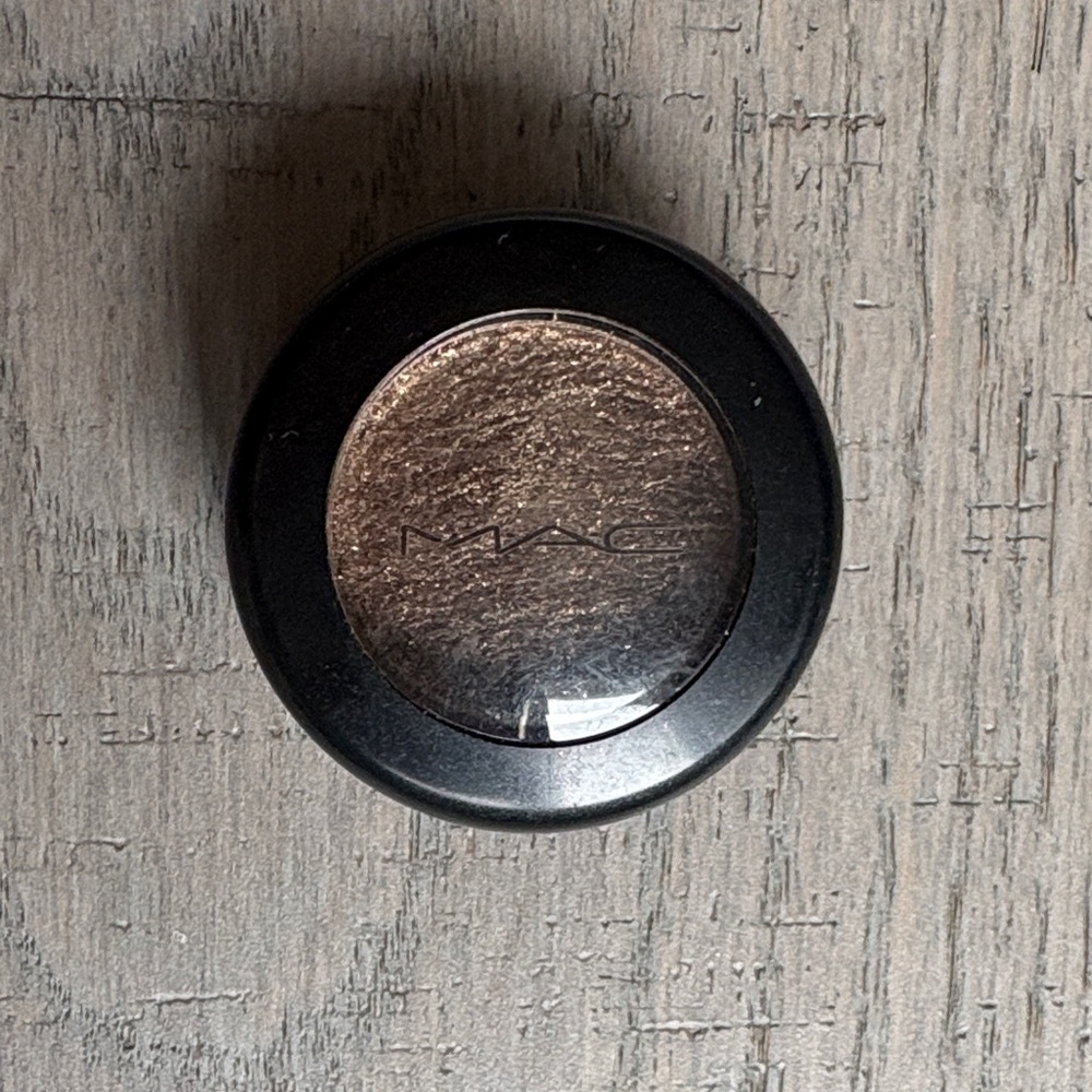 MAC Eyeshadow- DAZZLESTYLE
